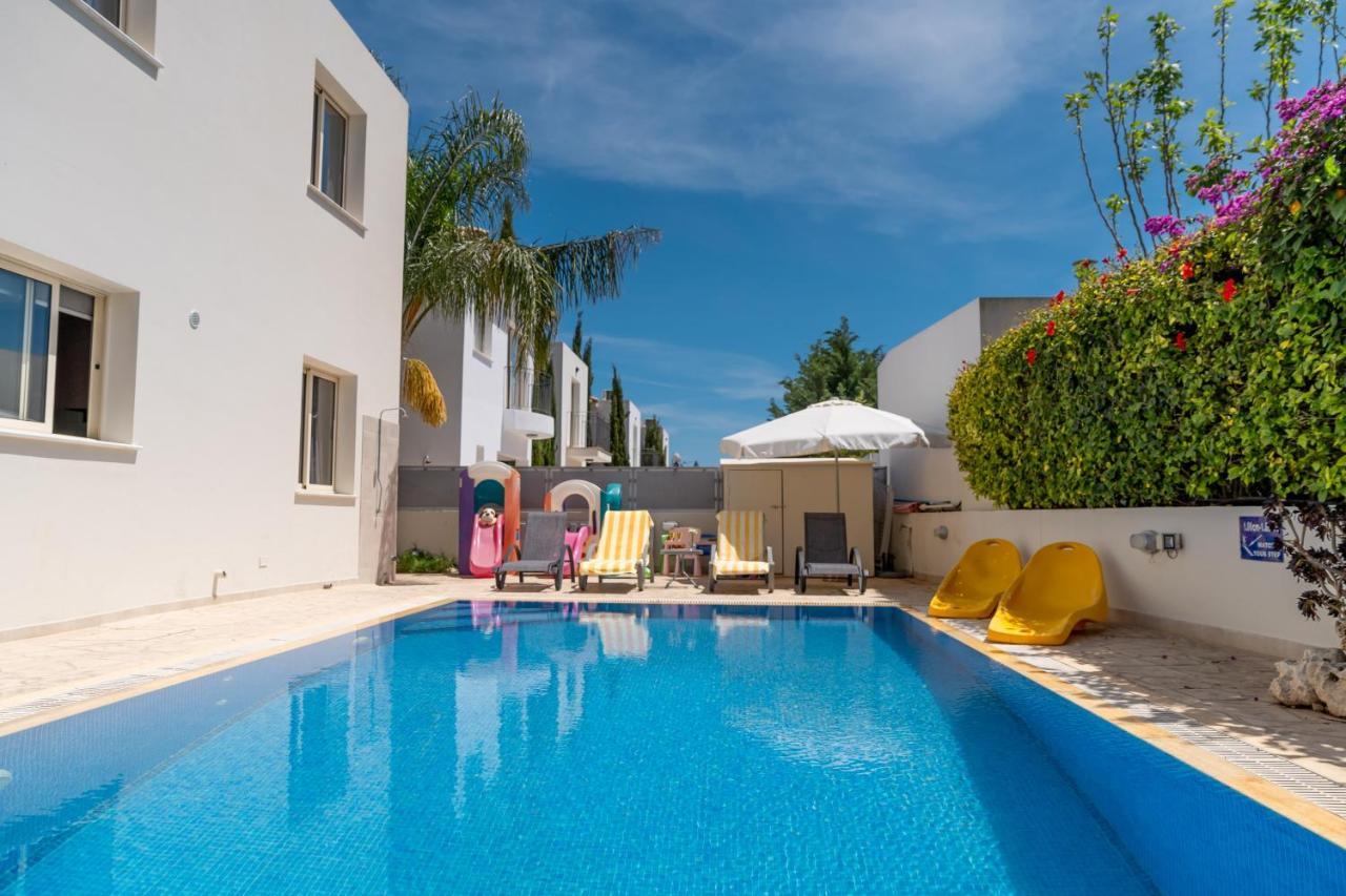 Palm Villa Ekaterina 4 Bdrm Paralimni Exterior foto