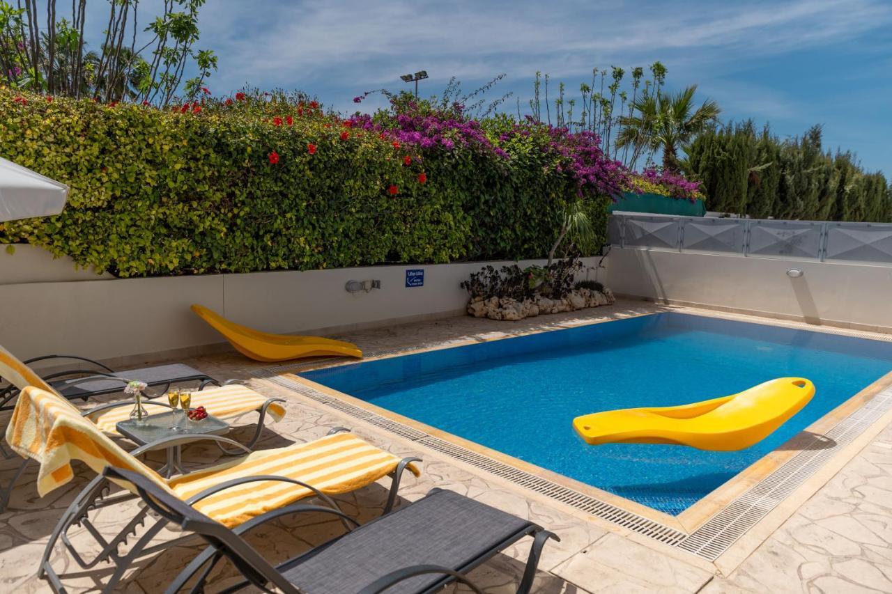 Palm Villa Ekaterina 4 Bdrm Paralimni Exterior foto