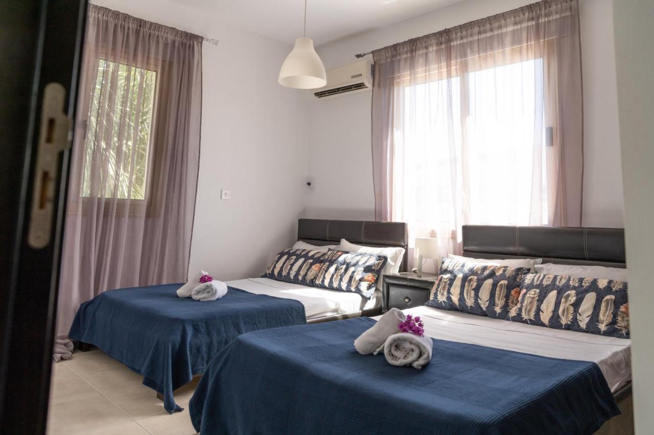 Palm Villa Ekaterina 4 Bdrm Paralimni Exterior foto
