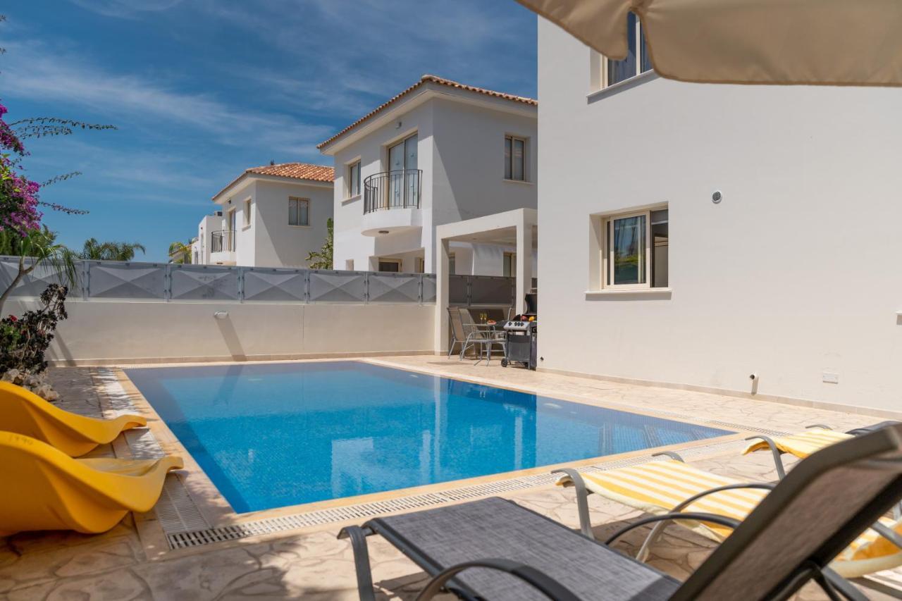 Palm Villa Ekaterina 4 Bdrm Paralimni Exterior foto