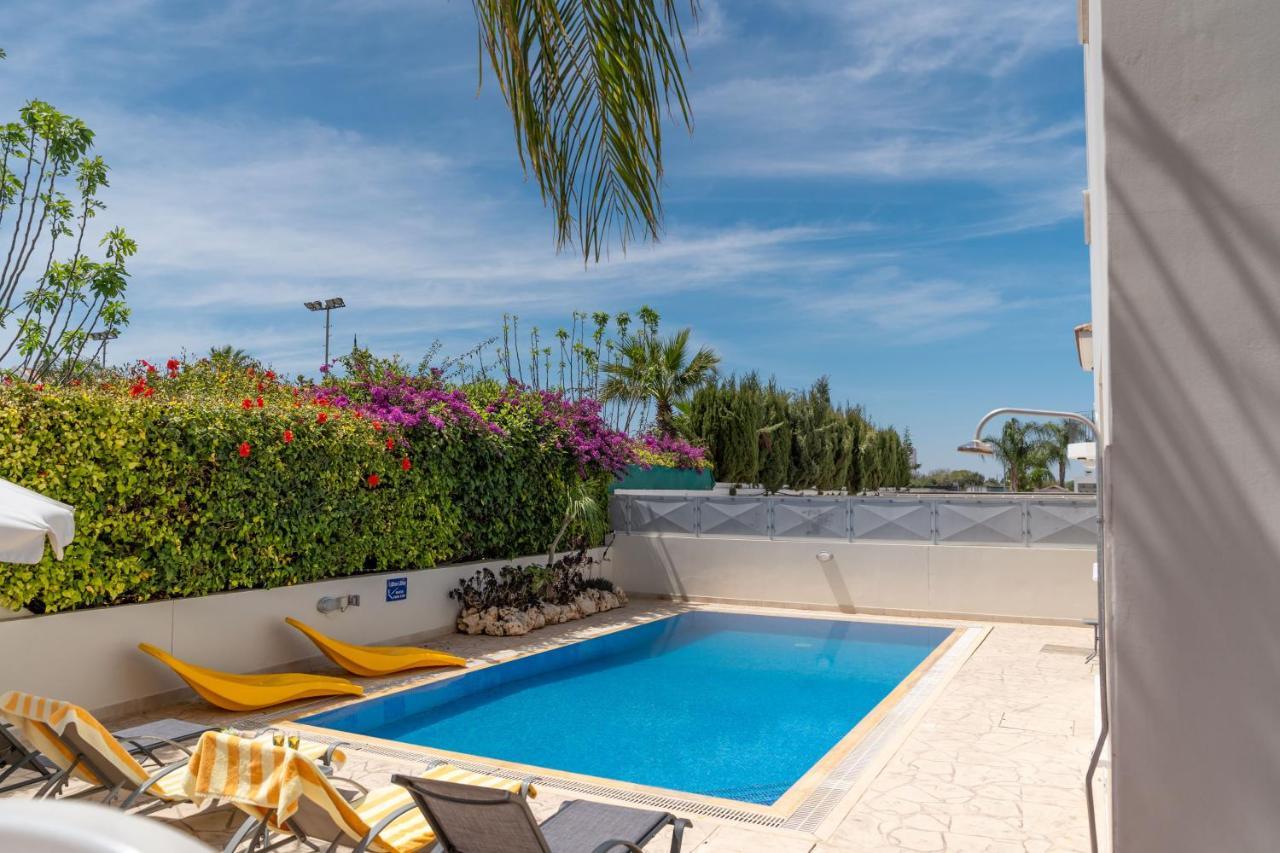 Palm Villa Ekaterina 4 Bdrm Paralimni Exterior foto