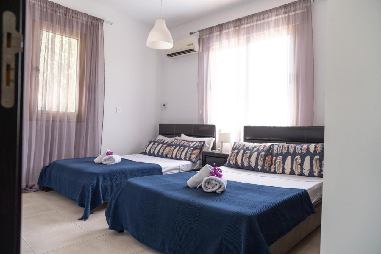 Palm Villa Ekaterina 4 Bdrm Paralimni Exterior foto