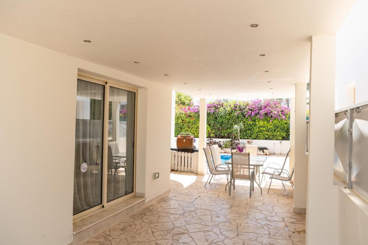 Palm Villa Ekaterina 4 Bdrm Paralimni Exterior foto