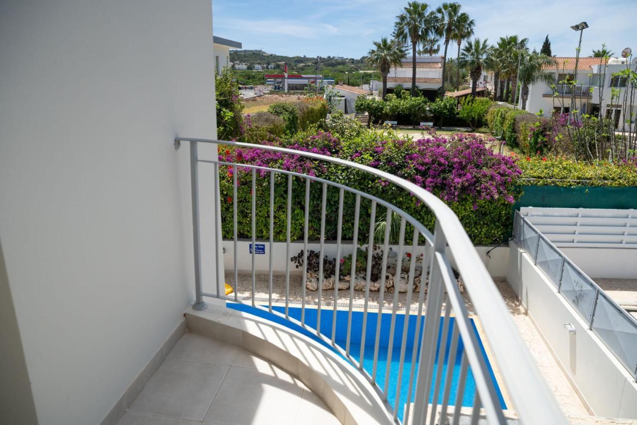 Palm Villa Ekaterina 4 Bdrm Paralimni Exterior foto