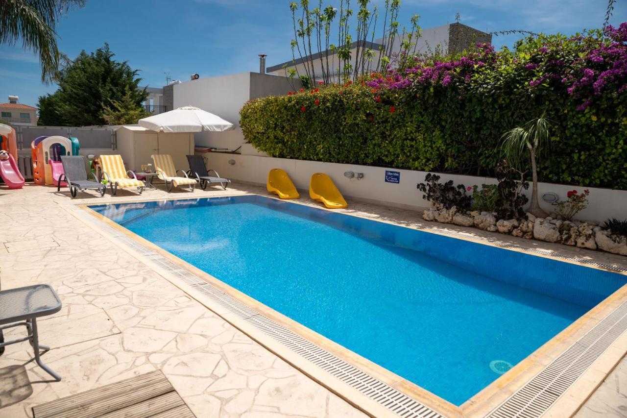 Palm Villa Ekaterina 4 Bdrm Paralimni Exterior foto