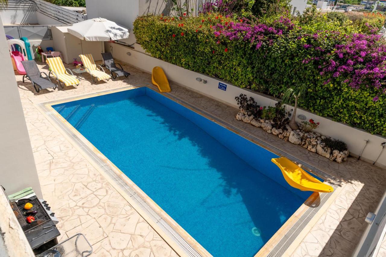 Palm Villa Ekaterina 4 Bdrm Paralimni Exterior foto