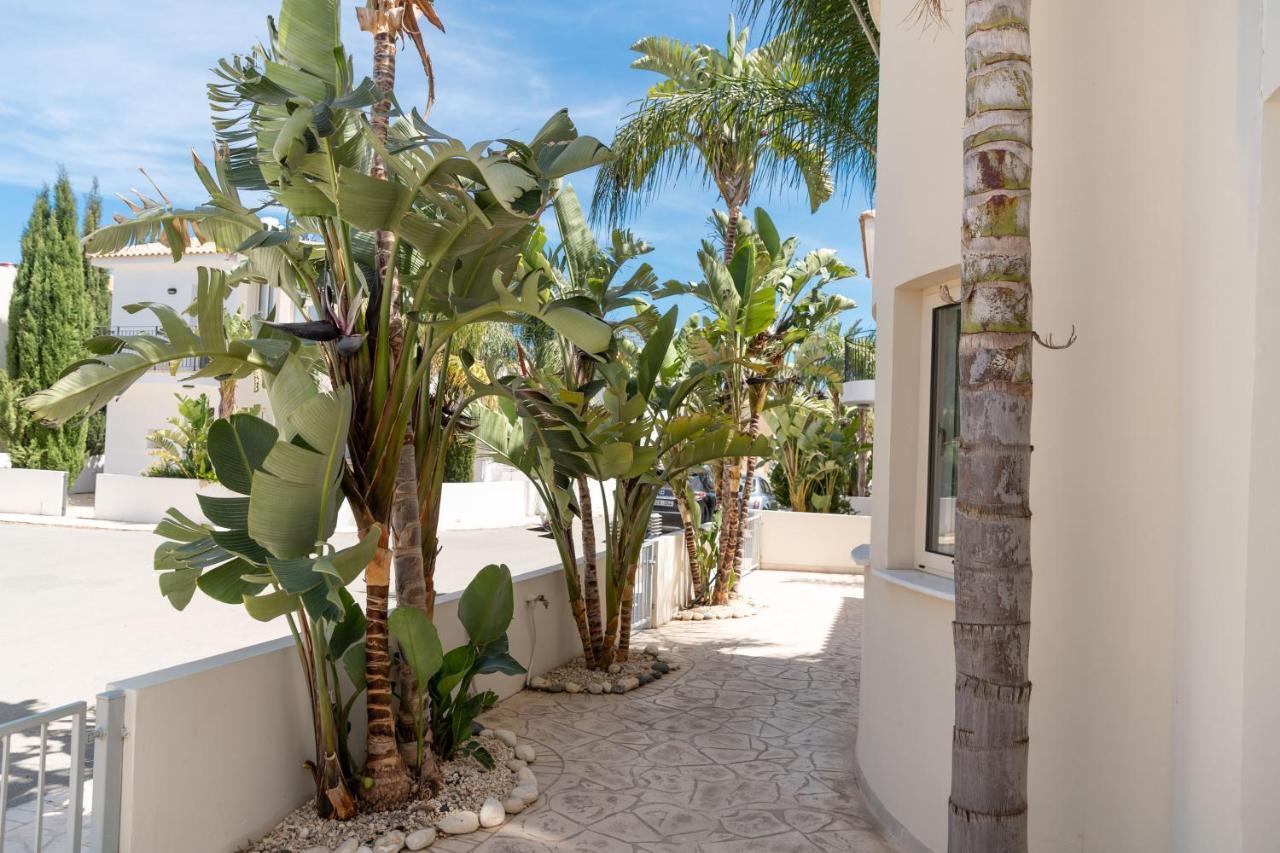Palm Villa Ekaterina 4 Bdrm Paralimni Exterior foto
