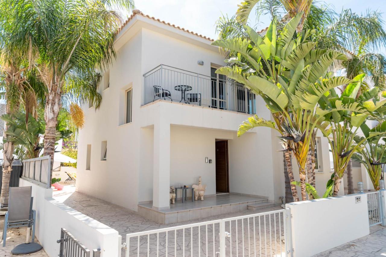 Palm Villa Ekaterina 4 Bdrm Paralimni Exterior foto